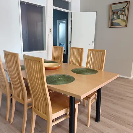 Uusi Avara Saunallinen Kolmio Daire